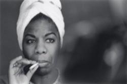 Escucha la canción de Nina Simone One September Day gratis de lista de reproducción de Canciones navideñas en línea.