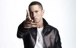 Escucha la canción de Eminem The Monster (Feat. Rihanna) gratis de lista de reproducción de Las mejores canciones de entrenamiento en línea.