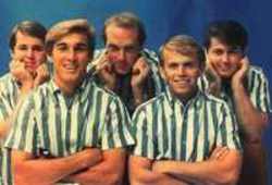 Escucha la canción de The Beach Boys Wouldn't it be nice gratis de lista de reproducción de Las mejores canciones de los 60 en línea.