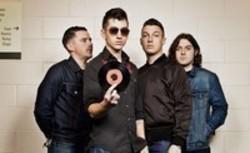 Escucha la canción de Arctic Monkeys Do I Wanna Know? gratis de lista de reproducción de Las mejores canciones de los 2000 en línea.