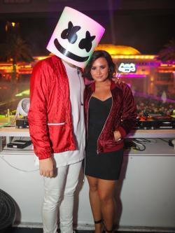 Marshmello & Demi Lovato OK Not To Be OK escucha gratis en línea.