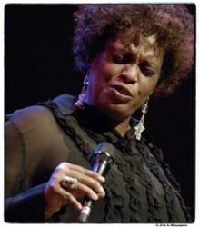 Dianne Reeves And the glory of the lord escucha gratis en línea.