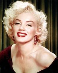 Marilyn Monroe Every baby needs a da-da-daddy escucha gratis en línea.