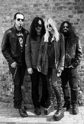 The Pretty Reckless Everybody Wants Something From Me (Demo) escucha gratis en línea.