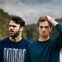 The Chainsmokers Something Just Like This (Feat. Coldplay) escucha gratis en línea.