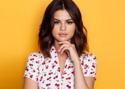 Selena Gomez New Classic (Single Version) escucha gratis en línea.