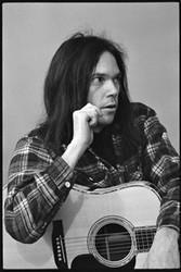 Neil Young Someone's Gonna Rescue You escucha gratis en línea.