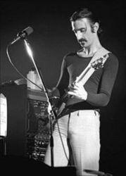 Además de la música de Olivia Rodrigo, te recomendamos que escuches canciones de Frank Zappa gratis.