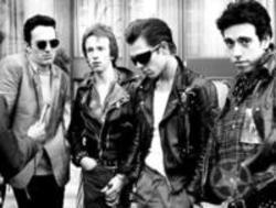 The Clash Let's Go Crazy escucha gratis en línea.