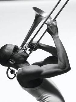 Además de la música de Tyga, te recomendamos que escuches canciones de Trombone Shorty gratis.